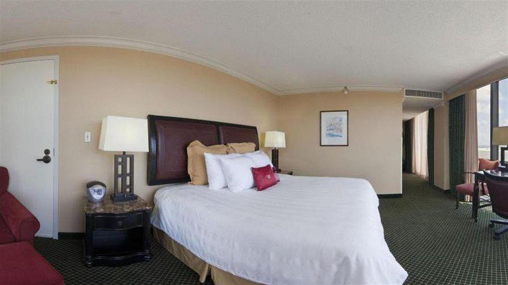 מלון Crowne Plaza Pensacola Grand מראה חיצוני תמונה