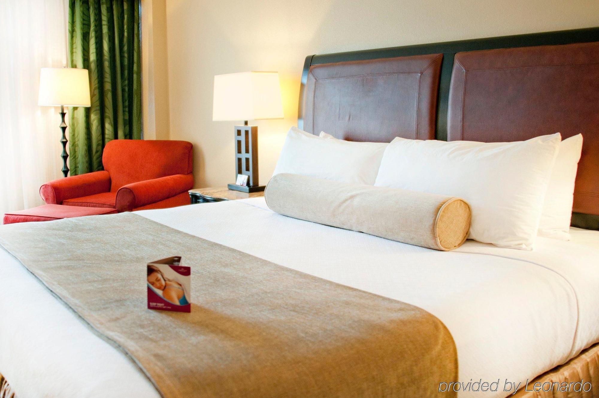 מלון Crowne Plaza Pensacola Grand מראה חיצוני תמונה