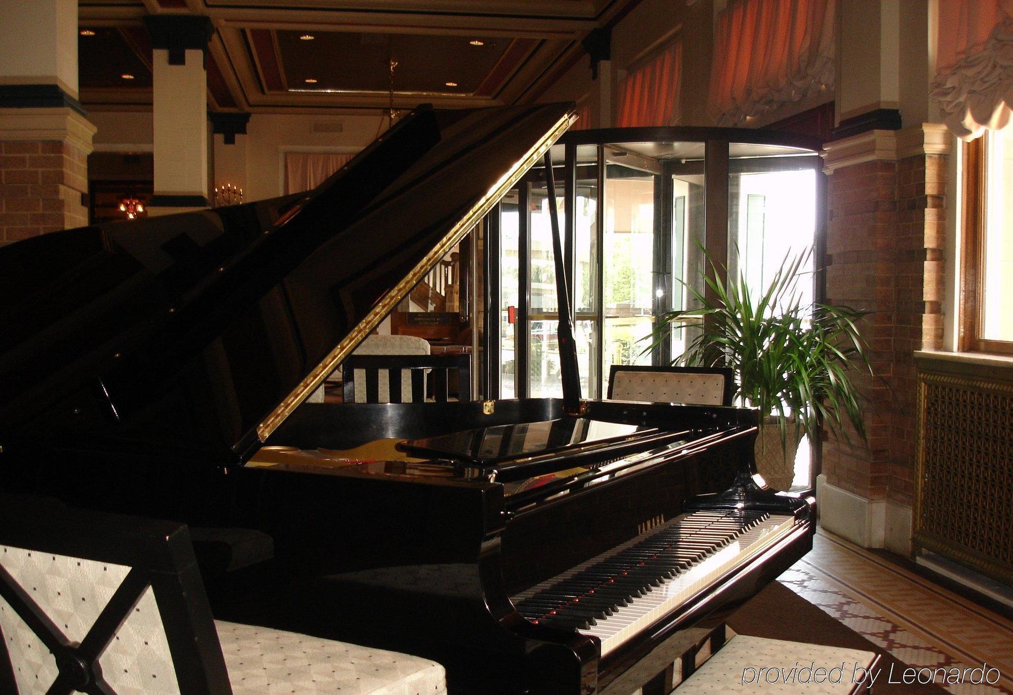 מלון Crowne Plaza Pensacola Grand מראה חיצוני תמונה