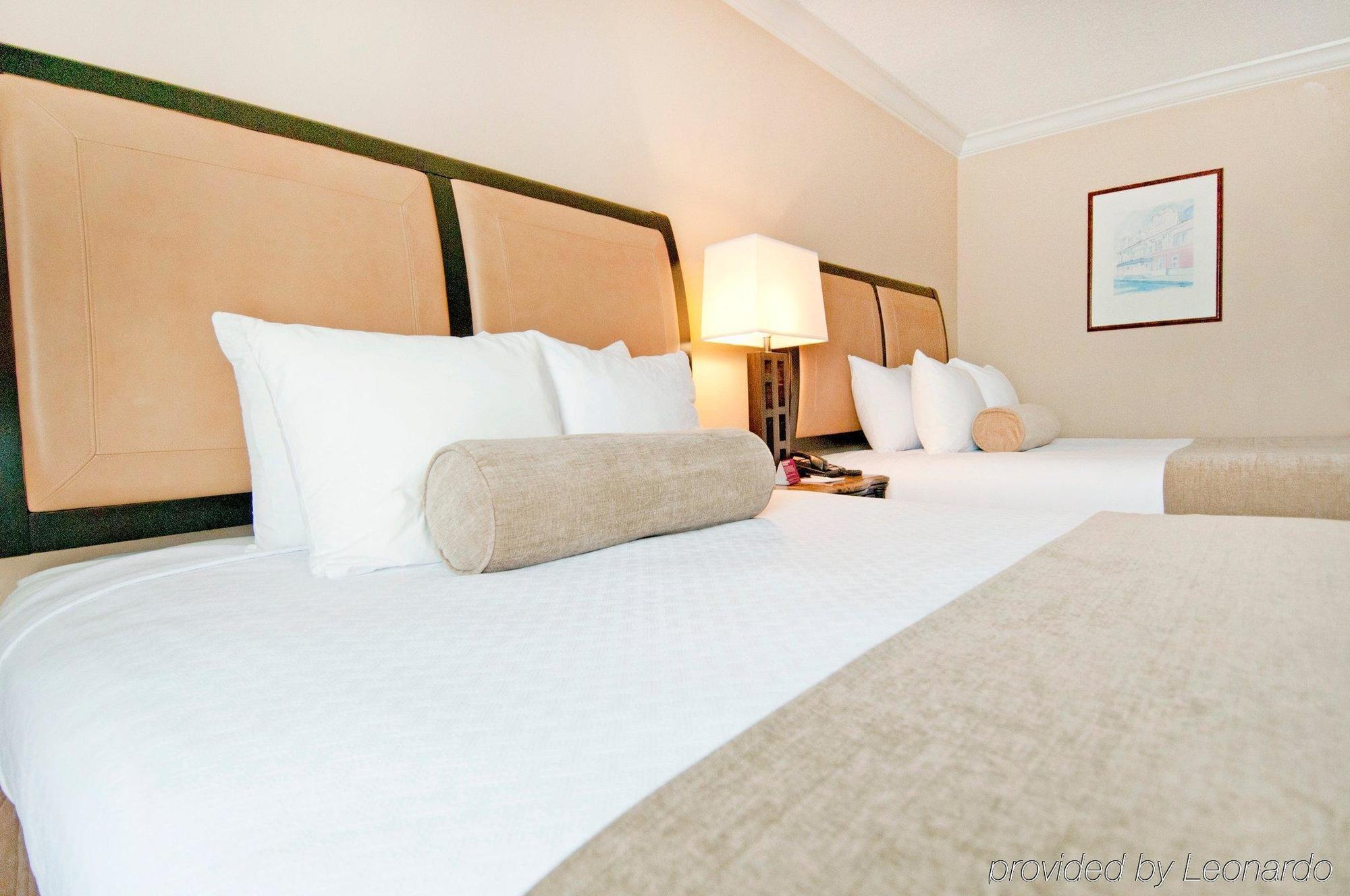 מלון Crowne Plaza Pensacola Grand מראה חיצוני תמונה