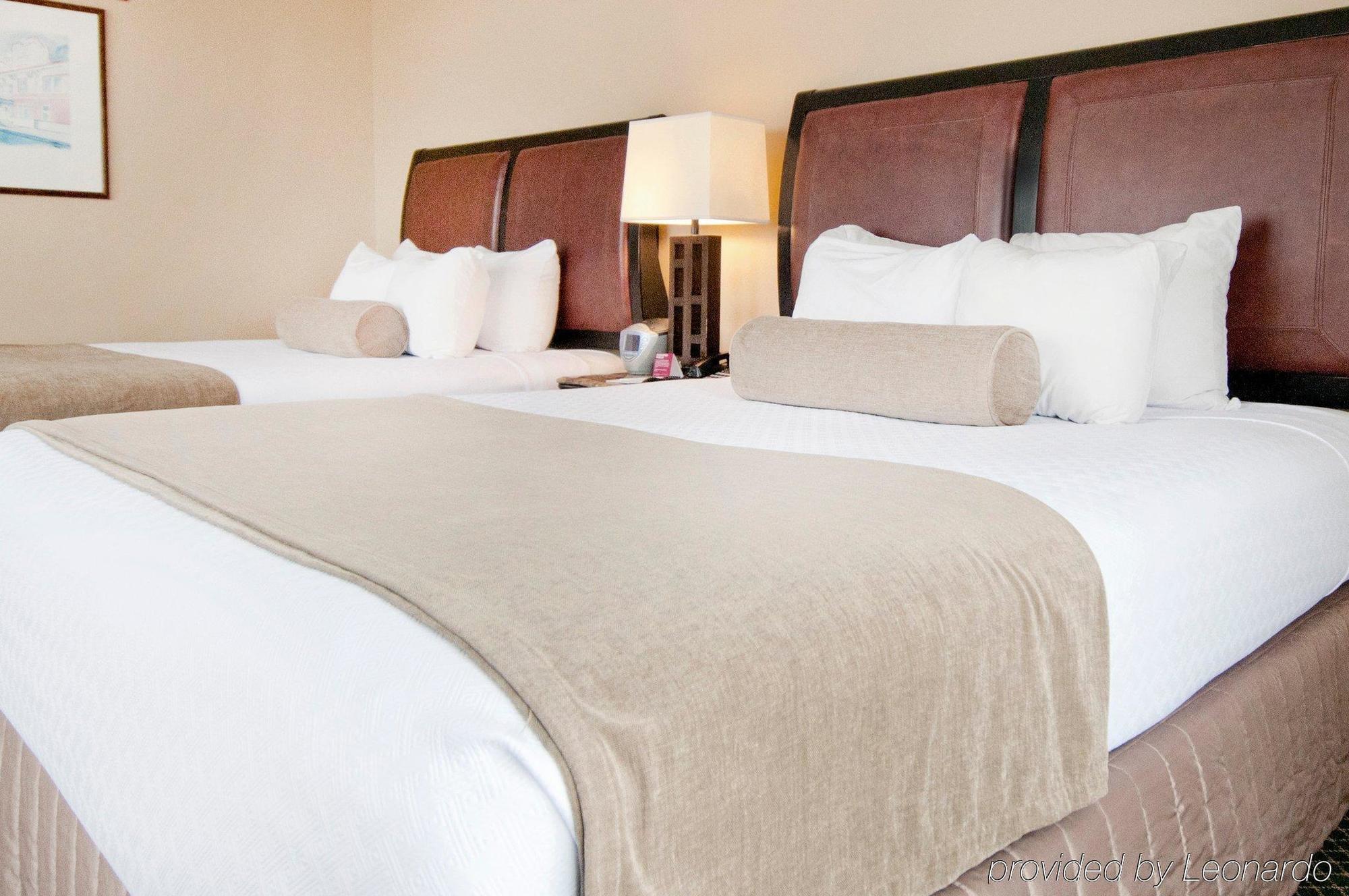 מלון Crowne Plaza Pensacola Grand מראה חיצוני תמונה