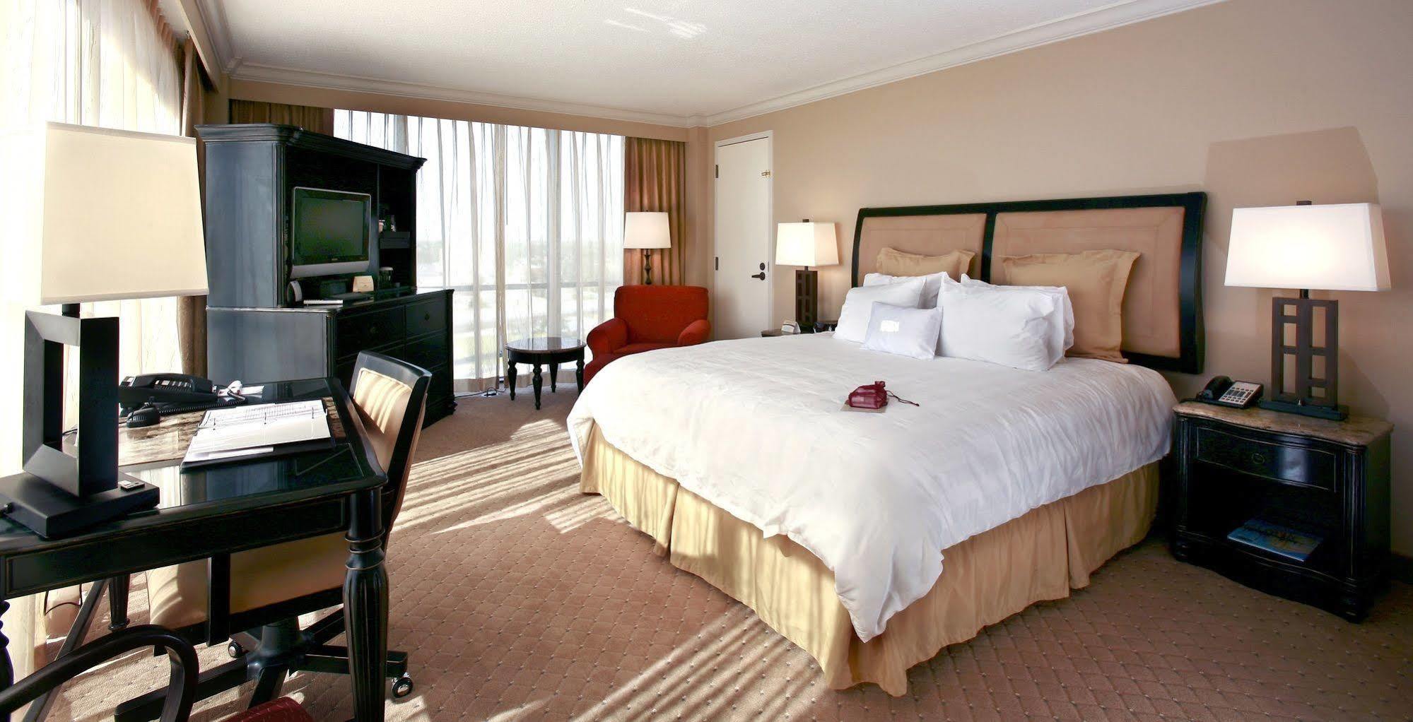 מלון Crowne Plaza Pensacola Grand מראה חיצוני תמונה
