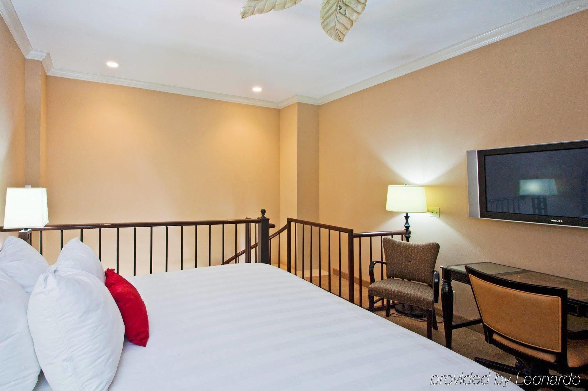 מלון Crowne Plaza Pensacola Grand חדר תמונה